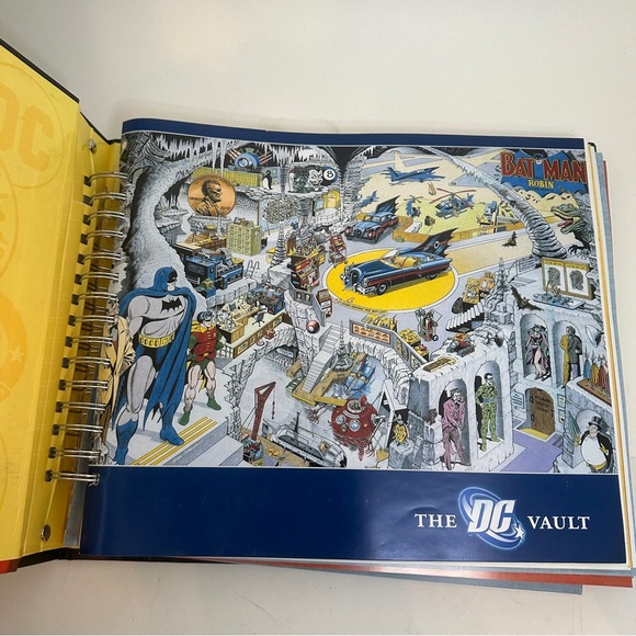 The DC Vault: A Museum-in-a-Book - Picture 3 of 9